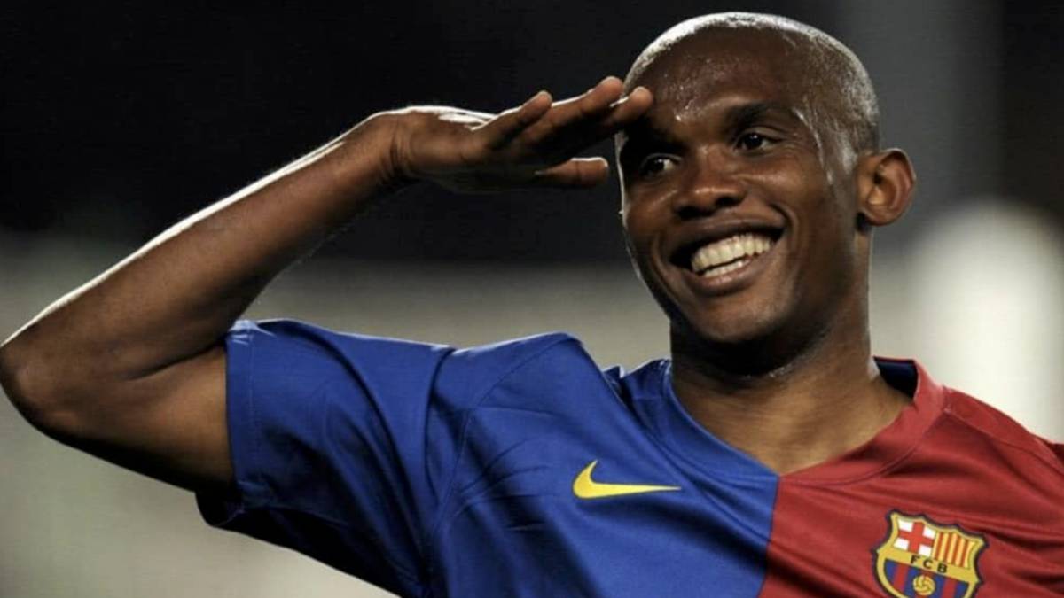 Samuel Eto'o le cambia la vida a un niño marfileño con un cheque de 4.500 euros. Foto: Instagram