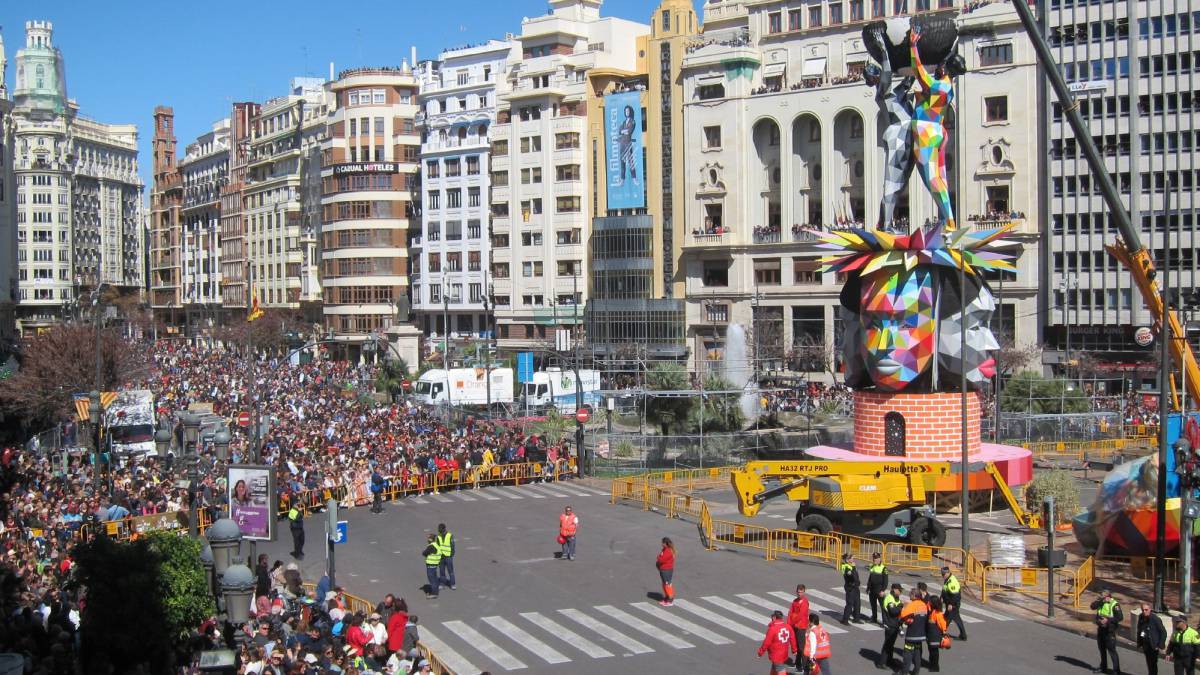 Valencia en la mascletá del lunes 12 de marzo.