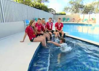 Reportero al agua con el equipo británico de natación