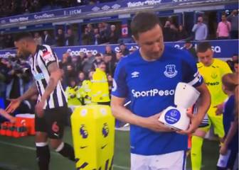 Un robot cumple el sueño de un joven seguidor del Everton