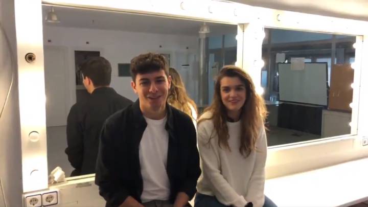 Alfred y Amaia en un camerino.