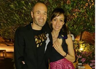 Anna Ortiz felicita a Iniesta: “11 años de la noche más mágica”