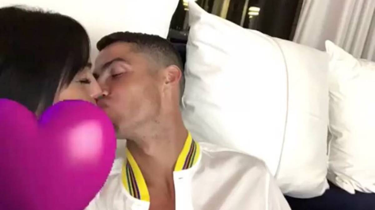Cristiano disfruta con Georgina a la espera de definir su futuro