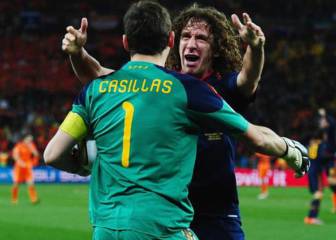 Puyol vacila a Casillas sobre su retirada y el portero le anima a volver