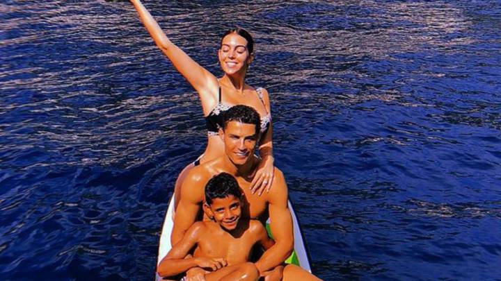 Ronaldo enjoys some R&R ahead of Juventus-Sossuolo clash