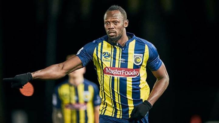 Usain Bolt vestido de futbolista en la Liga de Australia.