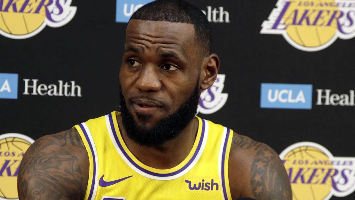 LeBron James en rueda de prensa.