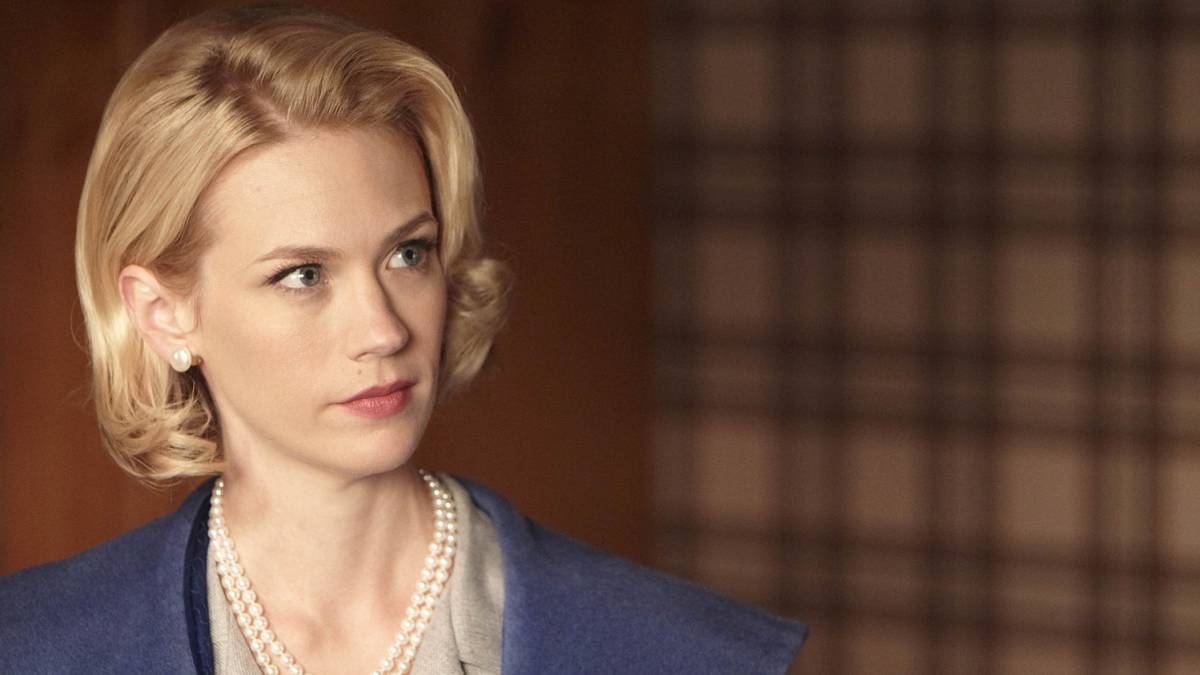 La actriz January Jones se desnuda para prevenir el cáncer de mama