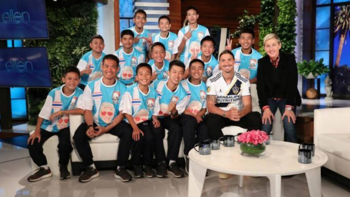 Ibrahimovic convivió con los niños rescatados de Tahilandia