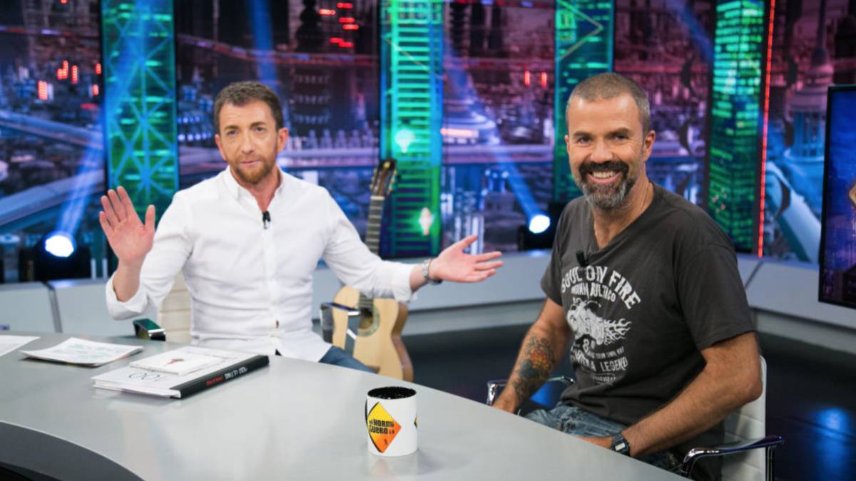 Paú Donés junto a Pablo Motos en El Hormiguero.