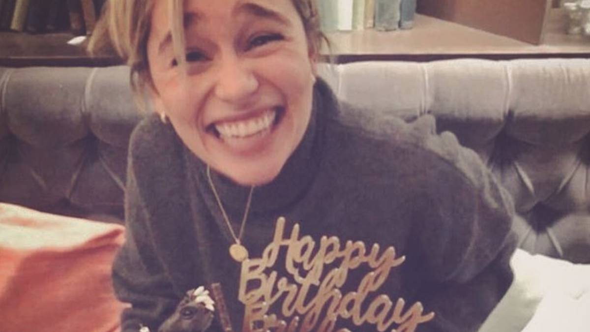 Emilia Clarke 'presenta' a su pareja en su 32 cumpleaños
