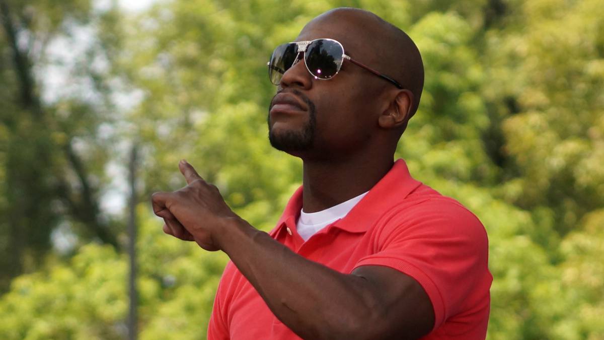 En días recientes el astro lusitano sorprendió con un lujoso reloj valuado en 2 millones de euros. Sin embargo, Mayweather presume uno más caro y exclusivo