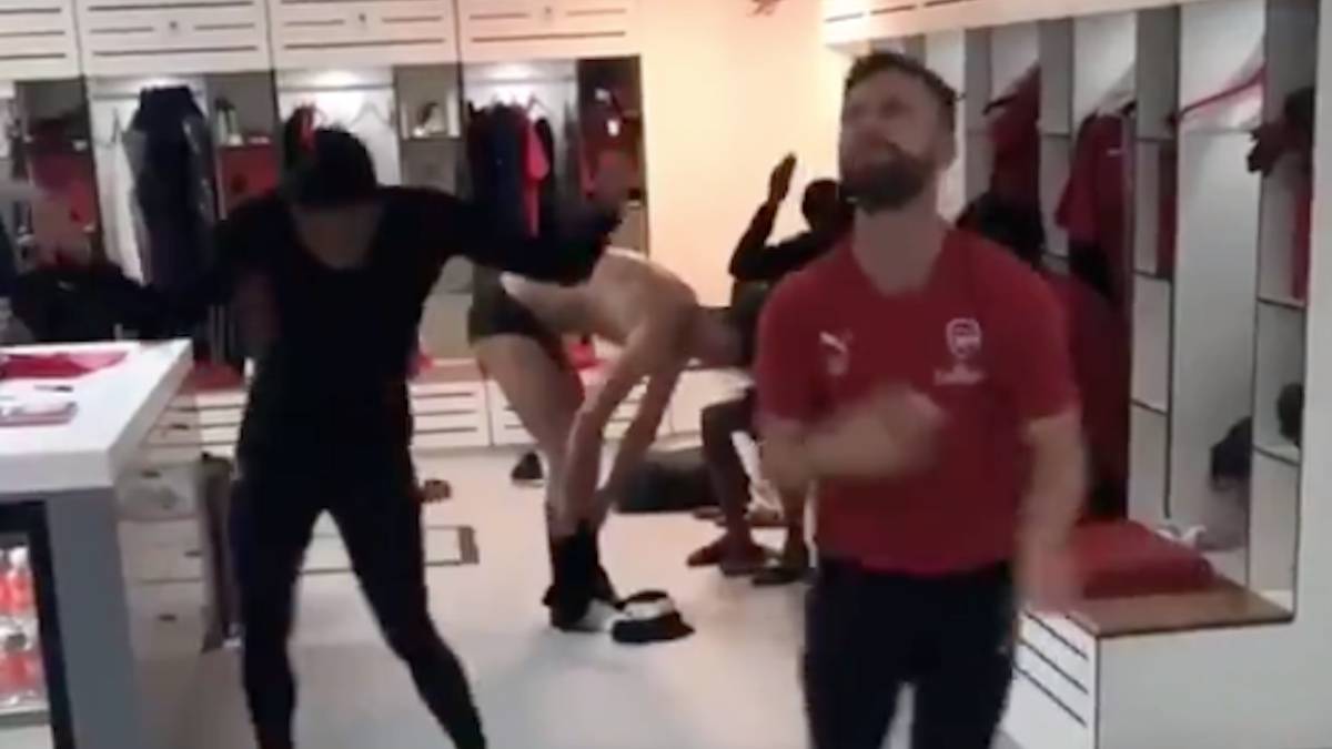 Los bailes de Mustafi conquistan el vestuario del Arsenal