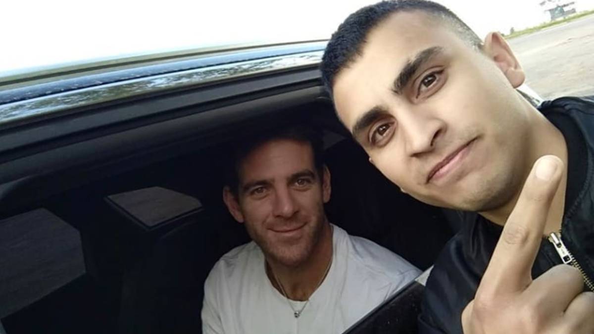 Juan Martín del Potro con Nicolás Avalo, un joven que estaba haciendo autospot y al que recogió. Foto Instagram