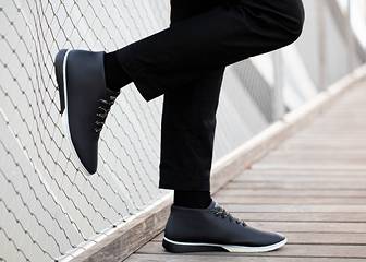 Consigue uno de estos 5 pares de zapatillas Muroexe - Atom Mist Black