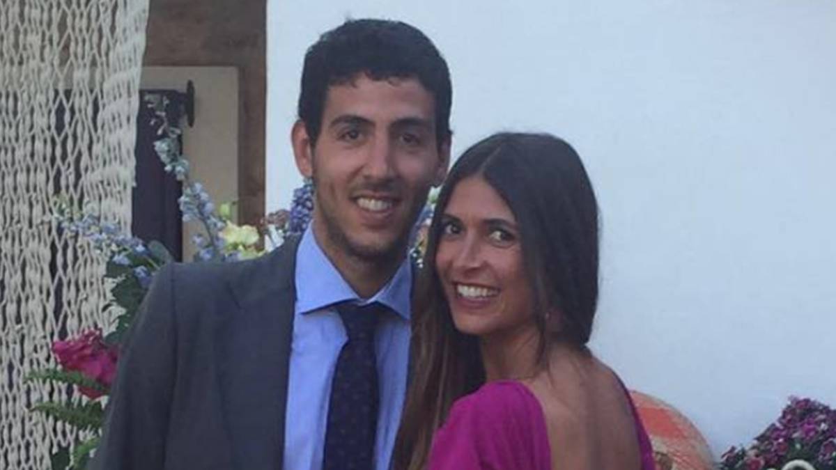 El futbolista Dani Parejo con su mujer, Isabel Botello. Foto Instagram @isabotello