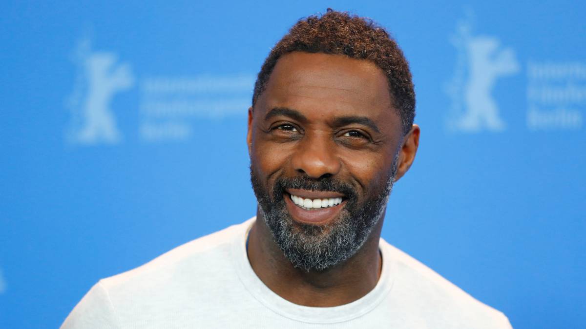 El actor británico Idris Elba en un photocall de su película "Yardie" durante el Festival de Cine de Berlín el 22 de febrero de 2018. FOTO: Hannibal Hanschke/REUTERS