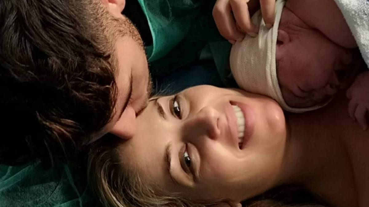 Cristian Toro y su pareja Susana Salmerón junto a su hijo Alejandro.