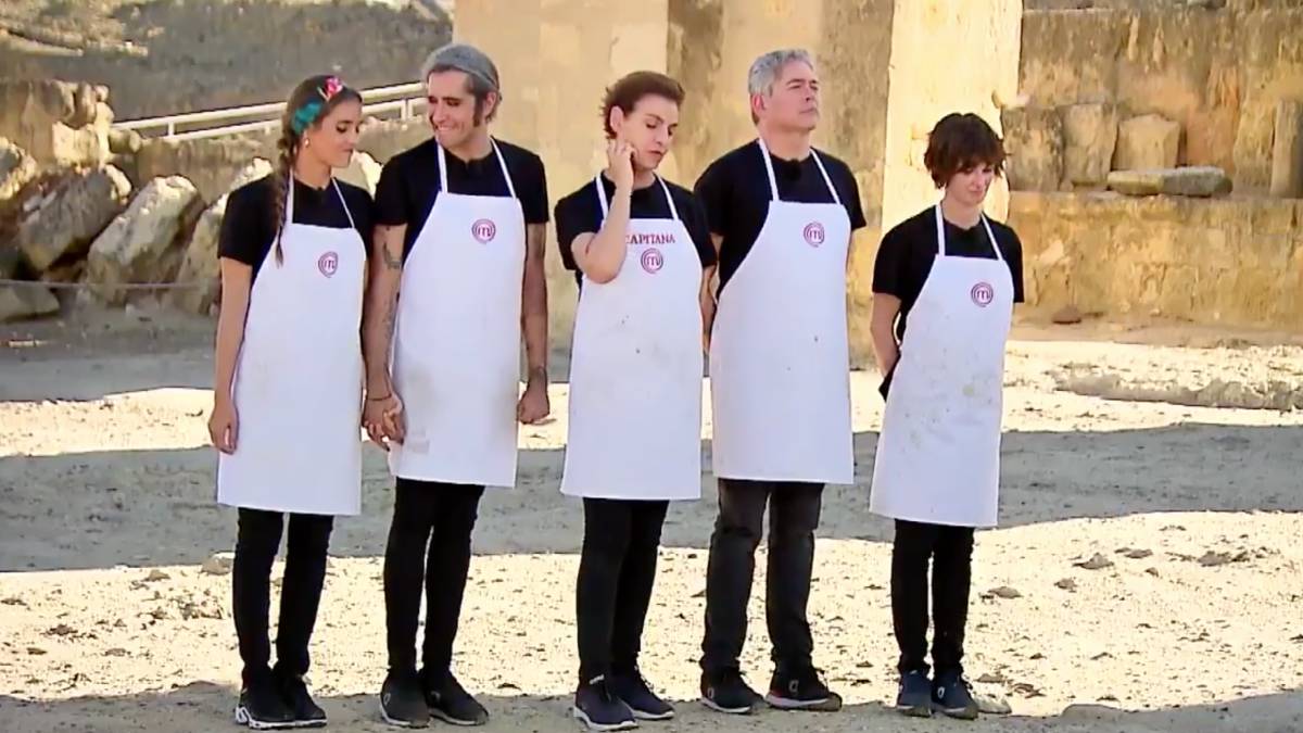 Los últimos cinco concursantes de MasterChef Celebrity.