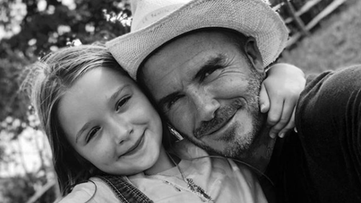 David Beckham y su hija Harper posando agarrados y sonrientes. Foto Instagram @davidbeckham