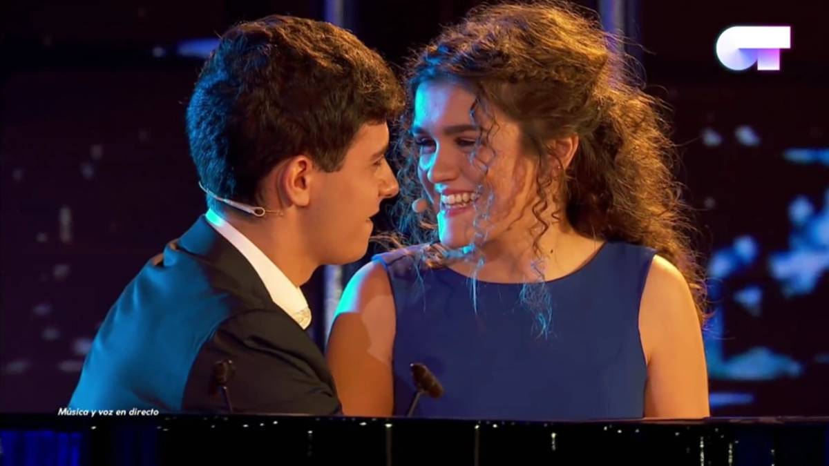 Alfred y Amaia durante su actuación de 'City of Stars' en la gala 3 de "Operación Triunfo 2017". Foto Twitter