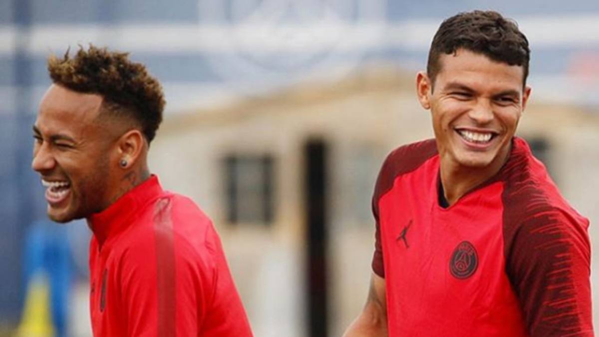 Neymar y Thiago Silva riéndose durante un entrenamiento con el PSG. Foto Instagram @thiagosilva_33