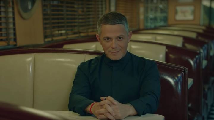 Alejandro Sanz en el videoclip de Yo no tengo nada.