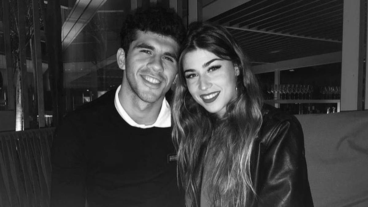 El futbolista del FC Barcelona Carles Aleñá con su novia, Ingrid Gaixas. Foto Instagram @carlesalenya