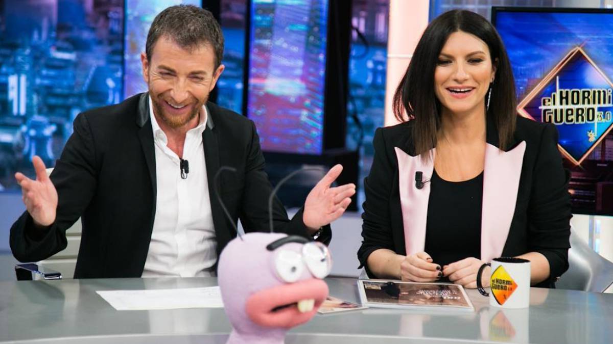 Pablo Motos junto a Laura Pausini.