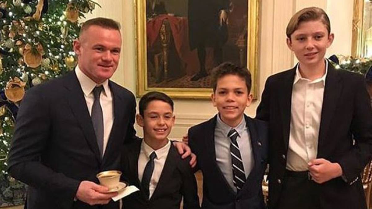 Wayne Rooney en la fiesta de Navidad de la Casa Blanca con Barron Trump. Foto Instagram