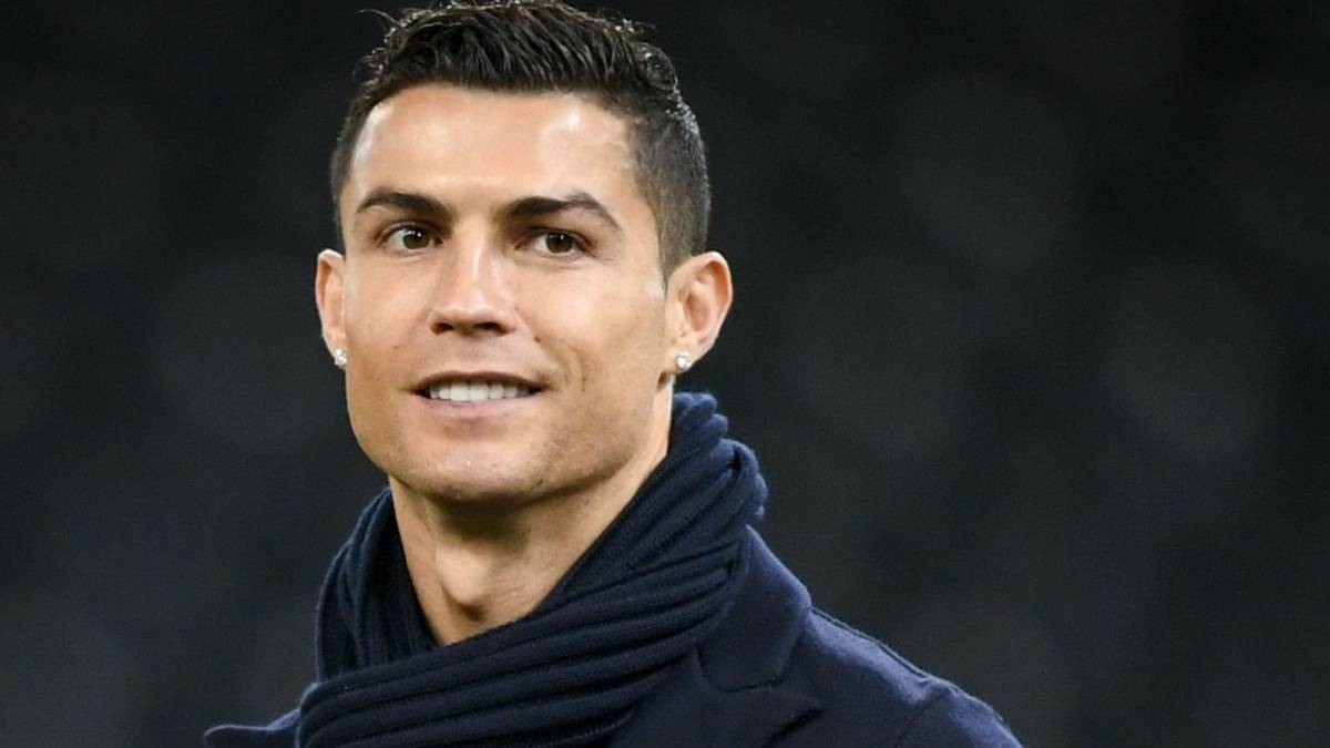 Cristiano Ronaldo enseña a los niños italianos los secretos para ser como él