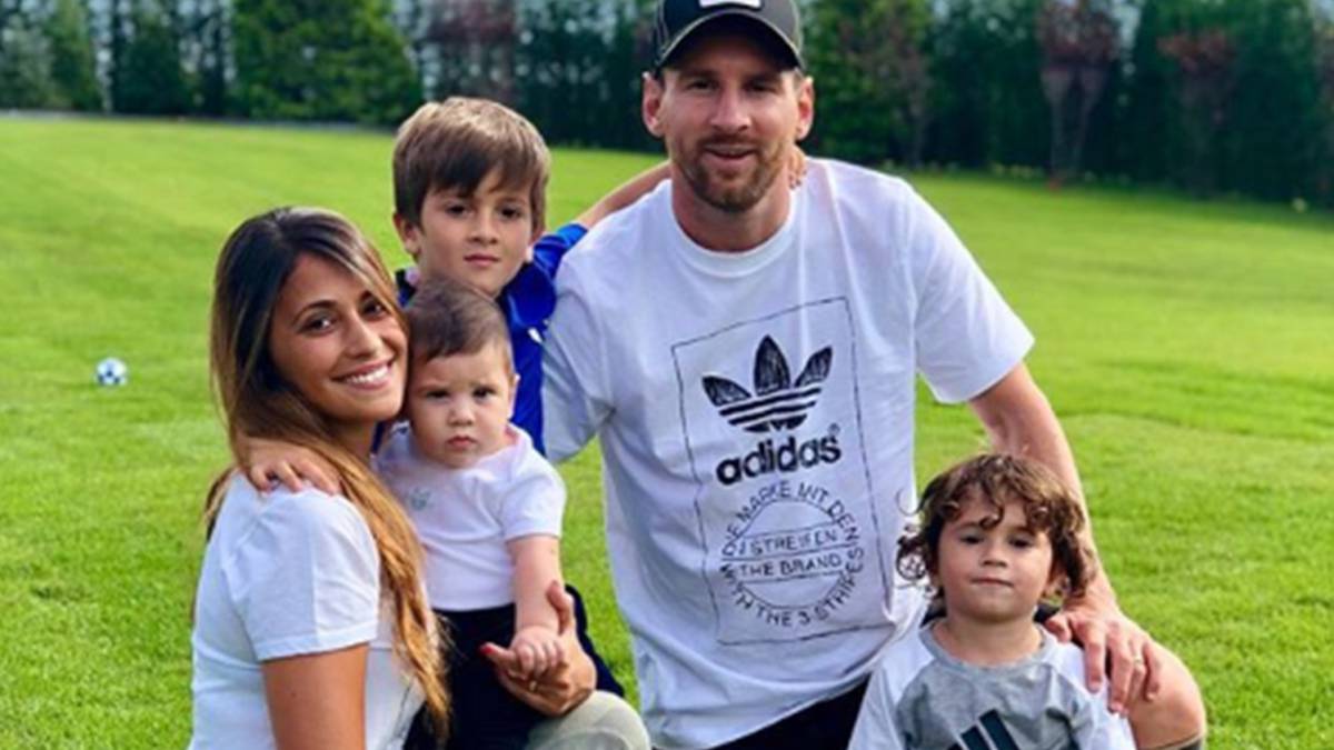Lionel Messi con su mujer, Antonela Roccuzzo, y con sus tres hijos, Thiago, Mateo y Ciro. Foto Instagram @leomessi