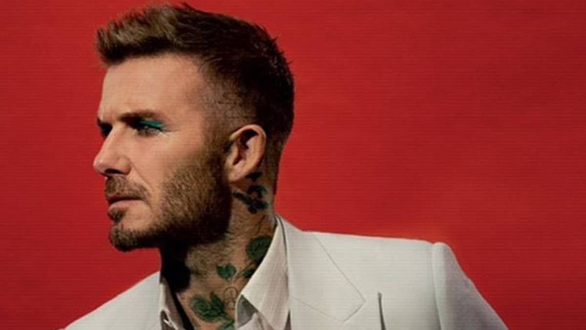 David Beckham maquillado en un posado para la revista británica "Love". Foto Instagram @thelovemagazine