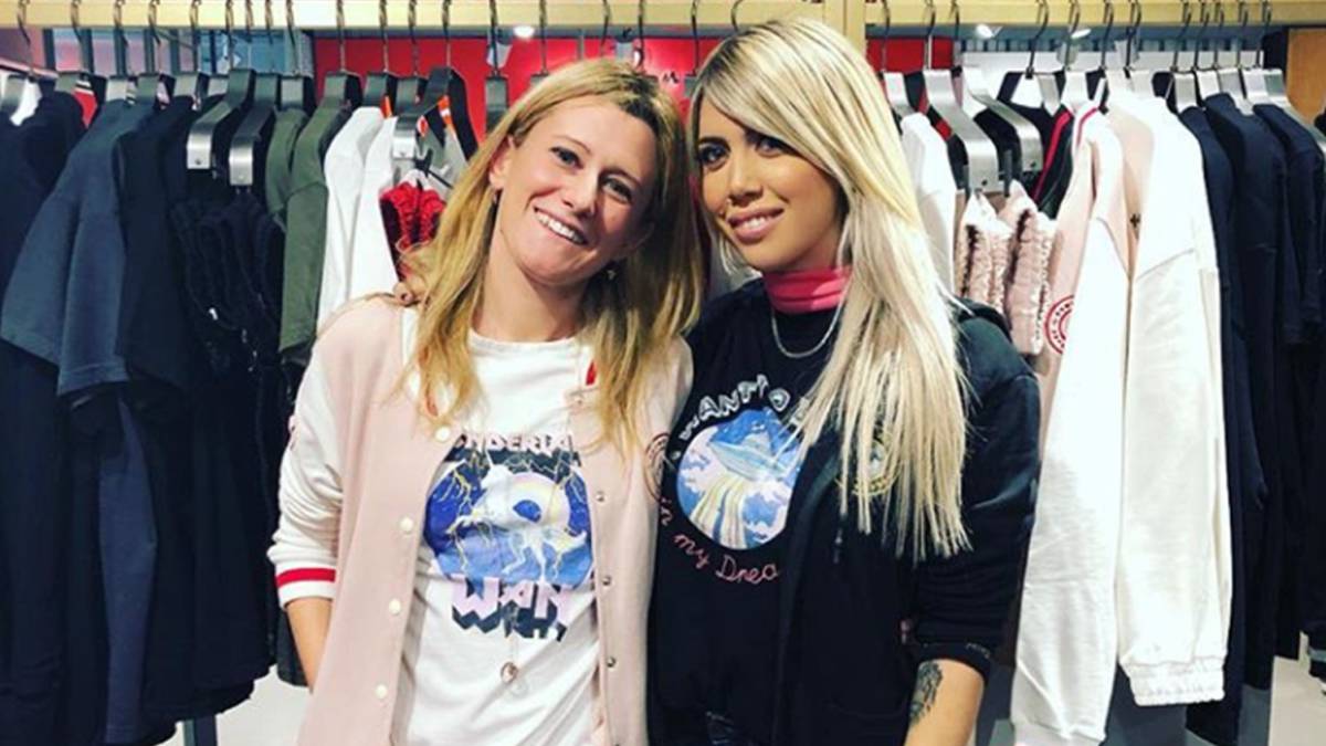 Wanda Nara, mujer y representante del futbolista Mauro Icardi, con su asistente personal, Mónica. Foto Instagram @monica_rodegher