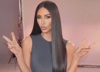 Kim Kardashian impacta al mostrar sus dientes cubiertos de diamantes