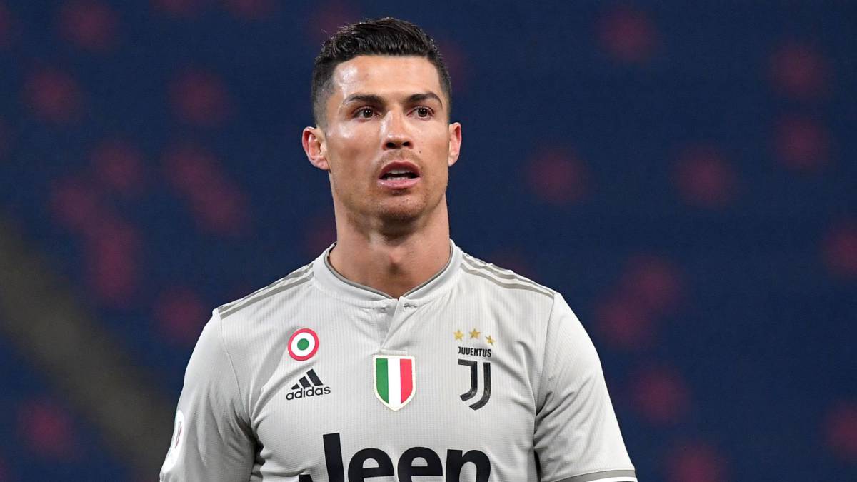 Cristiano Ronaldo abandonando el terreno de juego tras el partido entre el Bolonia y la Juventus del 12 de enero de 2019 en el estadio Renato-Dall'Ara de Bolonia. FOTO: TIZIANA FABI / AFP