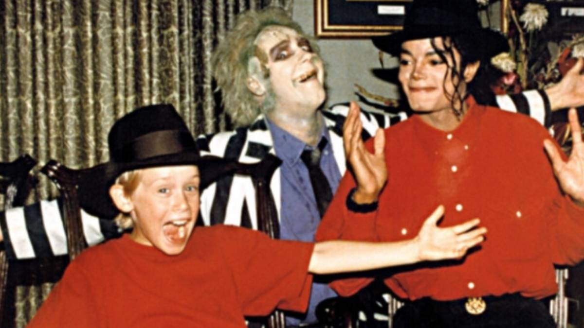 Macaulay Culkin y Michael Jackson en una foto antigua. Foto Facebook