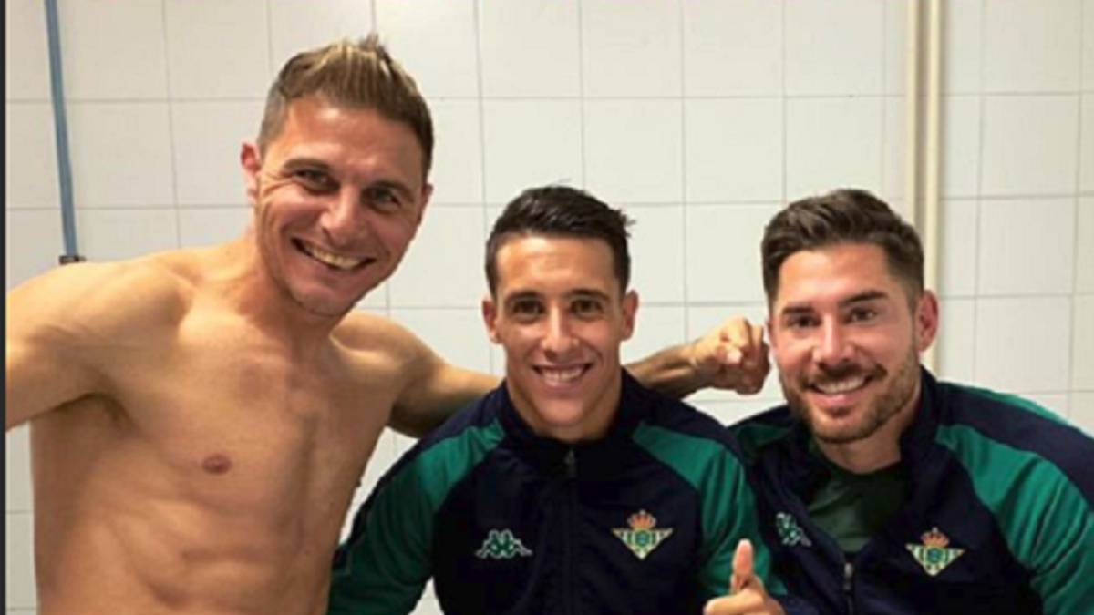 Joaquín celebra el pase a cuartos lanzando una pulla a Tello y Javi García