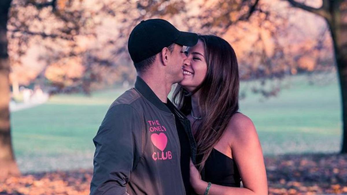 Chicharito y Sara Kohan sellan su amor con dos alianzas Cartier de 5.000€