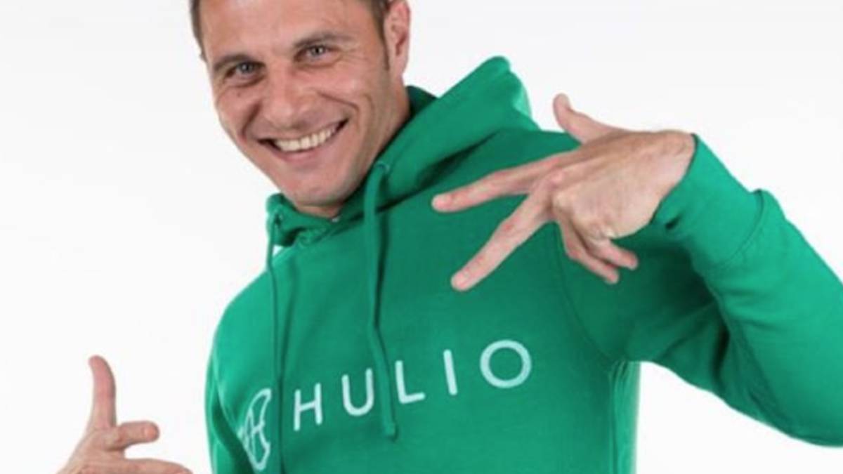 Joaquín con la sudadera verde de Hulio.