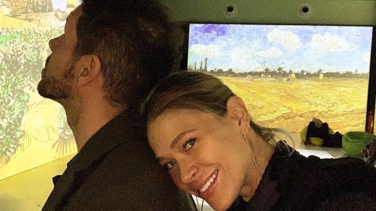 Simeone y Carla Pereyra en una exposición de Van Gogh.