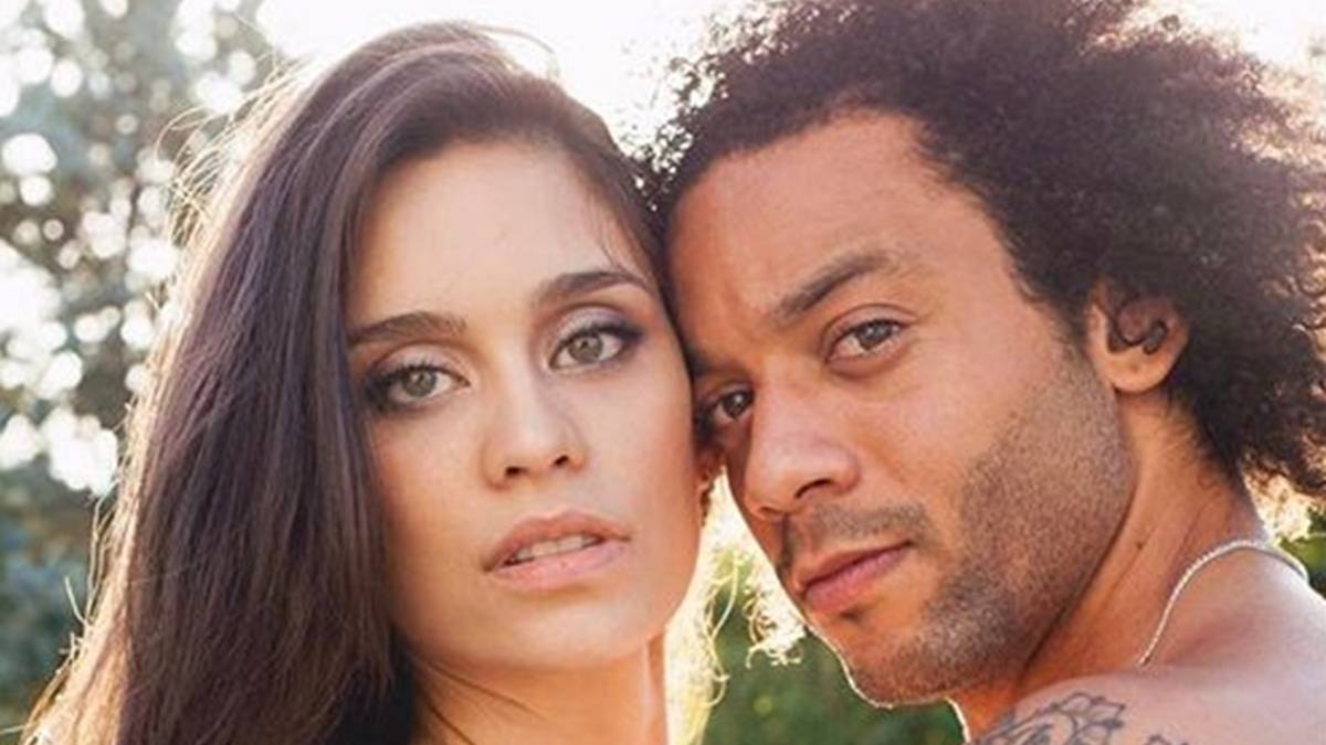 Marcelo abrazado a su mujer, la actriz Clarice Alves. Foto Instagram @claricealves