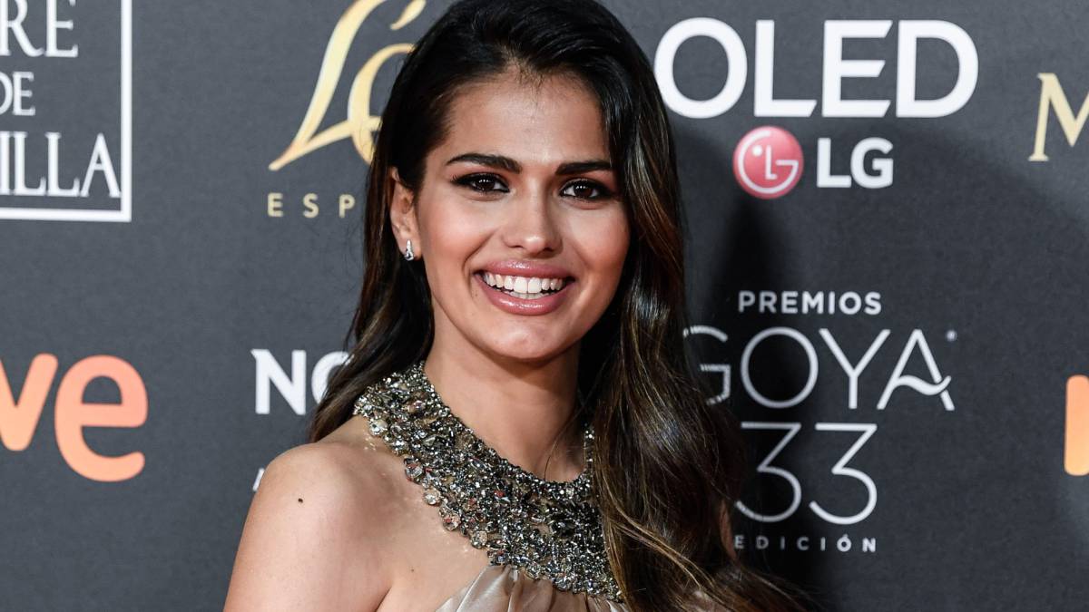 Sara Sálamo luce tripa de embarazada en la alfombra roja de los Goya