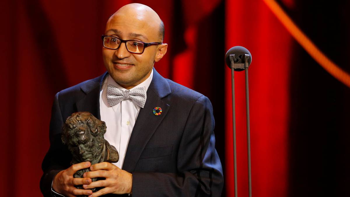 El actor Jesús Vidal al recoger el Premio Goya a mejor actor revelación por su papel en "Campeones", galardonada con el premio a la mejor película. FOTO: Marcelo del Pozo/Reuters