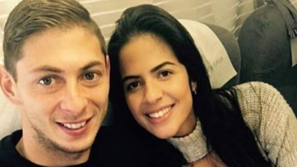 El futbolista Emiliano Sala (1990 - 2019) con la jugadora de voleibol brasileña Luiza Urgerer. Foto Instagram