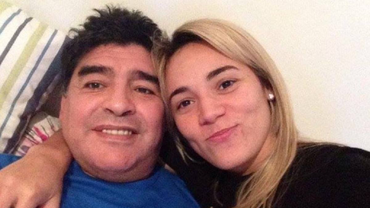 Diego Armando Maradona con su exnovia, Rocío Oliva. Foto Facebook