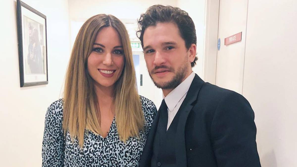 La cantante Edurne con el actor Kit Harington en Old Trafford el 24 de febrero de 2019. Foto Instagram @edurnity