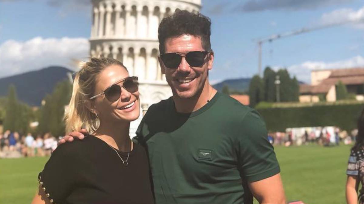Carla Pereyra y Simeone en la Torre Pisa. Foto Instagram @carla.pereyra15
