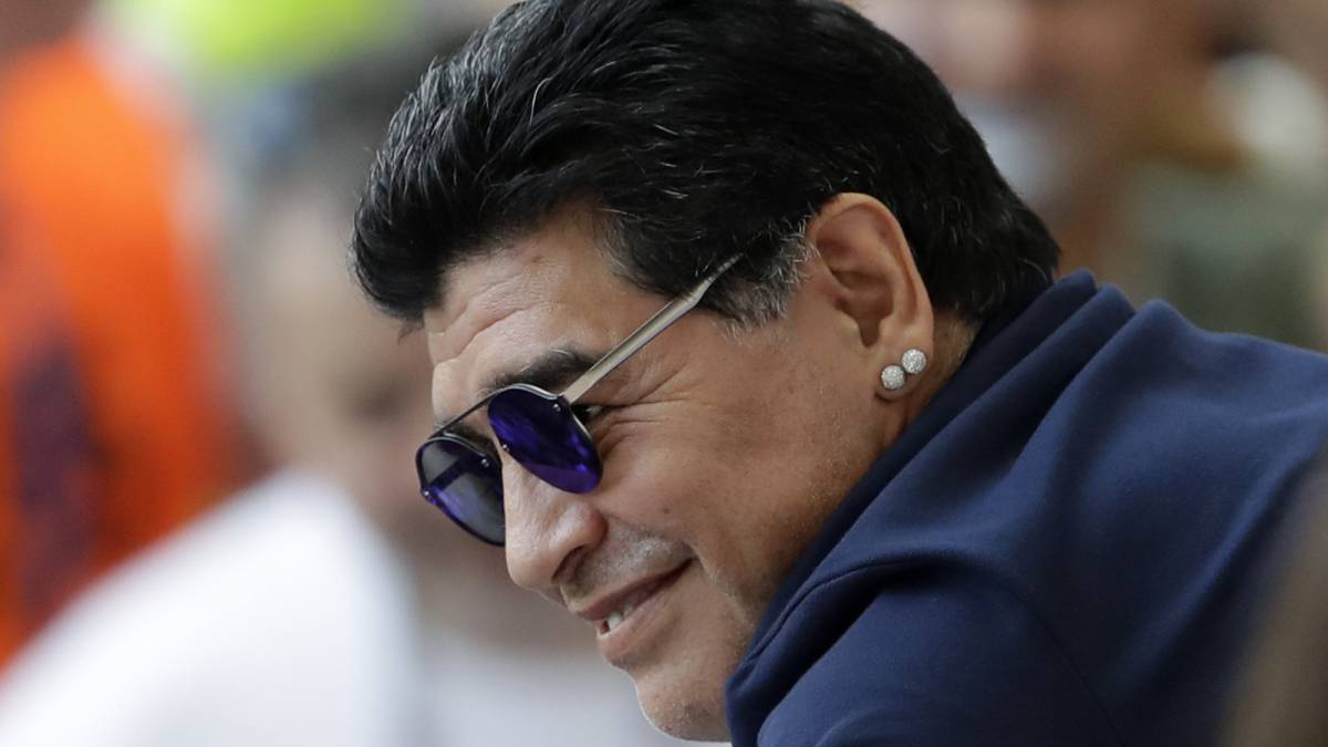 Diego Armando Maradona sonriendo antes de presenciar un partido del Mundial de Rusia. FOTO: Sergei Grits/AP