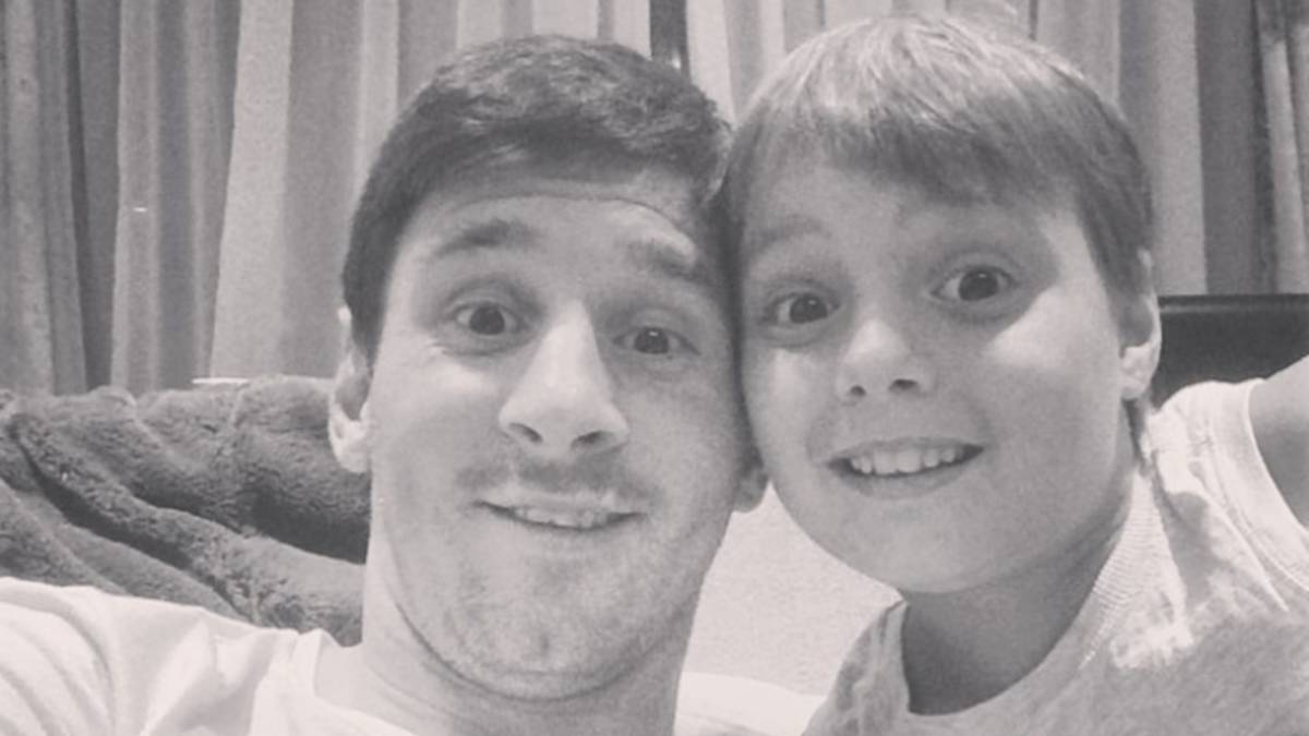 El futbolista Leo Messi con su sobrino Agustín. Foto Instagram @leomessi